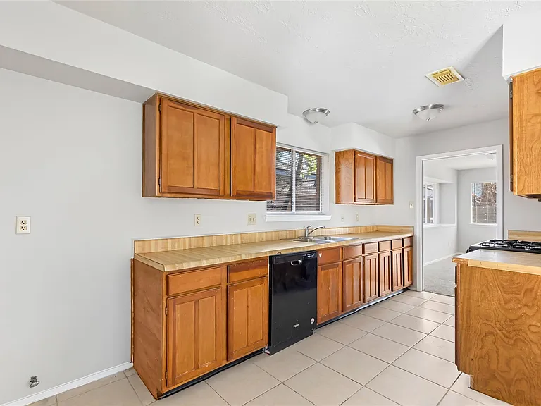 7310 Maple Walk Dr — Photo 11
