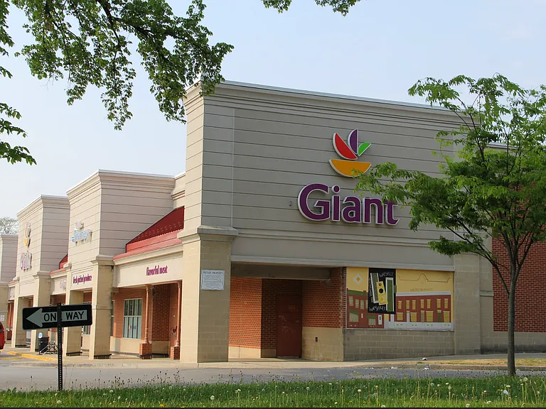within walking distance to Giant