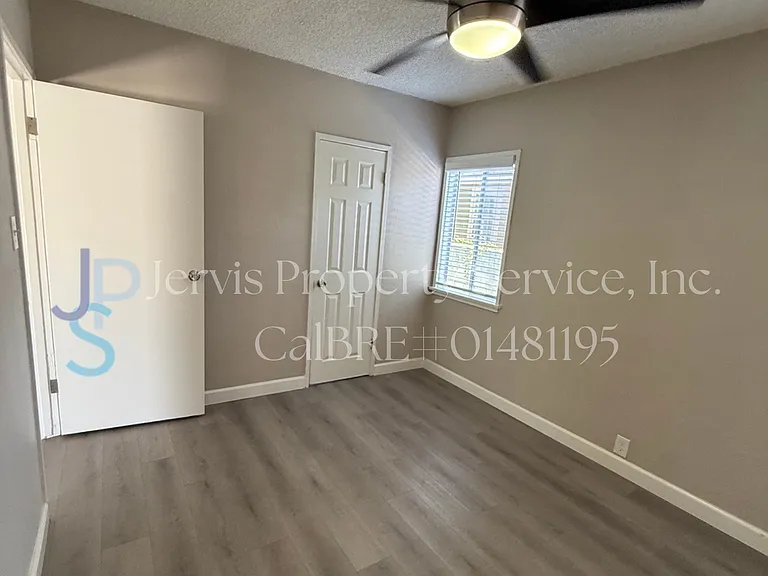 6017 Pine Ave #B — Photo 9