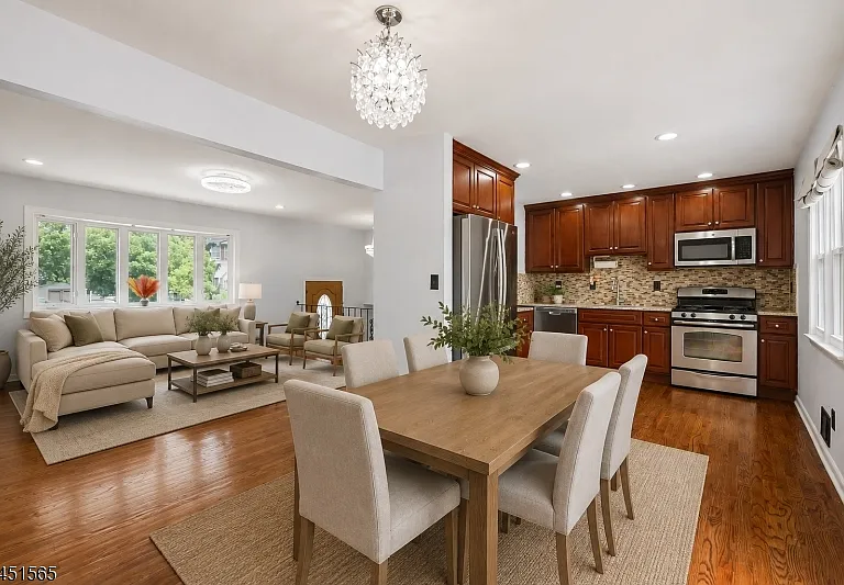 18 Deerwood Ave — Photo 3