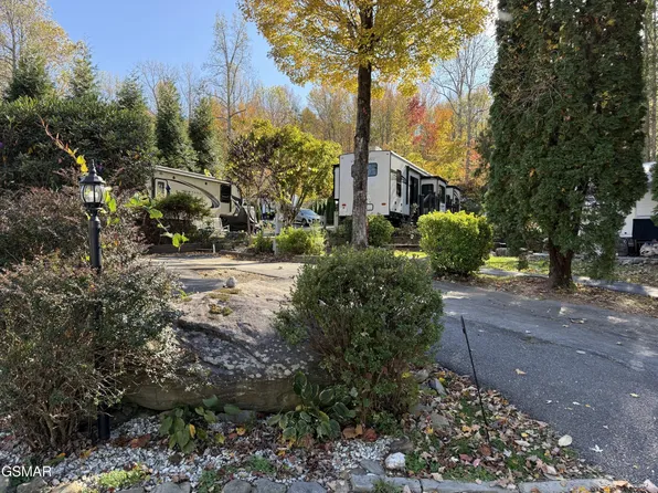 4229 E Pkwy #076-lot 76, Gatlinburg, TN 37738