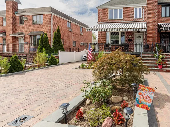 6022 72nd St, Maspeth, NY 11378