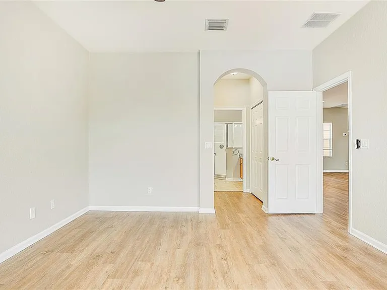 2920 Willow Creek Ln — Photo 26