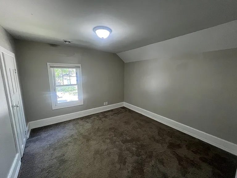 1611 Ontario Ave — Photo 5