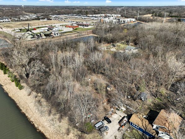 4S069 Barclay Ave #1, Naperville, IL 60563