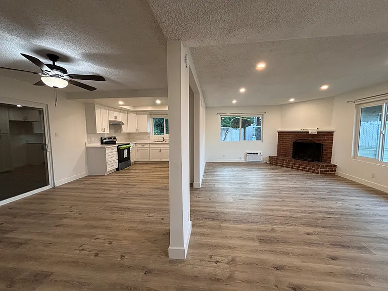 511 Ridgeway Ln #1 — Photo 4