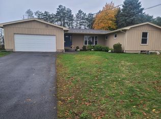 28 Sperry Ln, Lansing, NY 14882