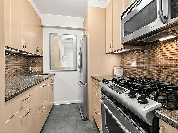 3rd image of 411 E 57th St APT 6E