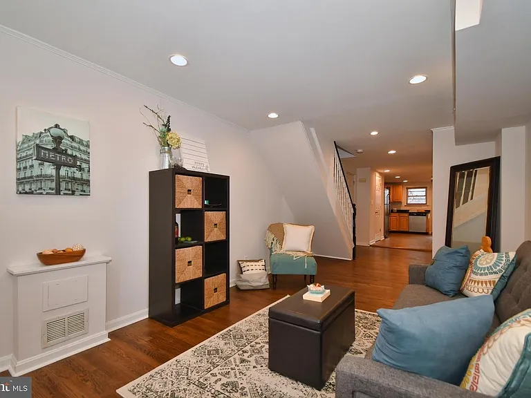 3017 Hudson St — Photo 3