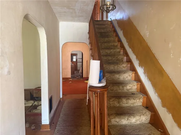 1046 Wallis Ave, Farrell, PA 16121