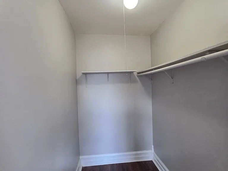 926-928 W Walnut St — Photo 12