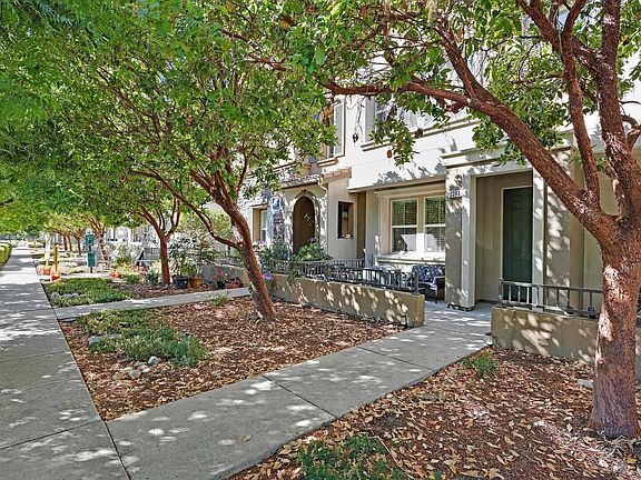 4th image of 2283 Gibbons St