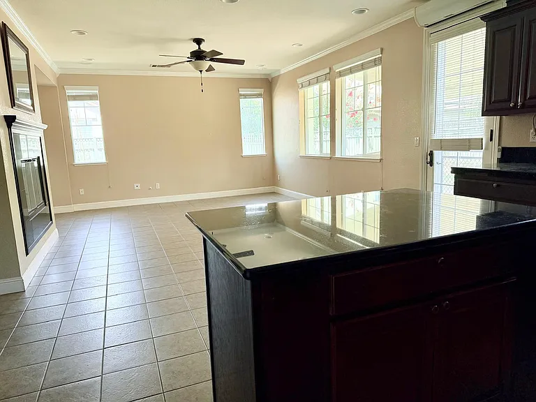1326 Remington Ct — Photo 4