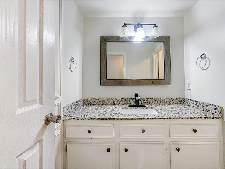 8107 Durklyn Ln — Photo 23
