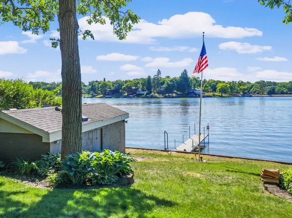 4713 E Lake Shore Dr, Wonder Lake, IL 60097