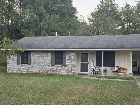 792 S Feemster Lake Rd, Tupelo, MS 38804