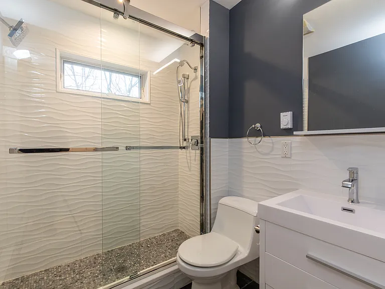 242 N Magee St — Photo 18