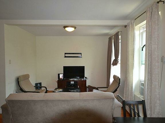 3rd image of 49 Vernon Ave #4A