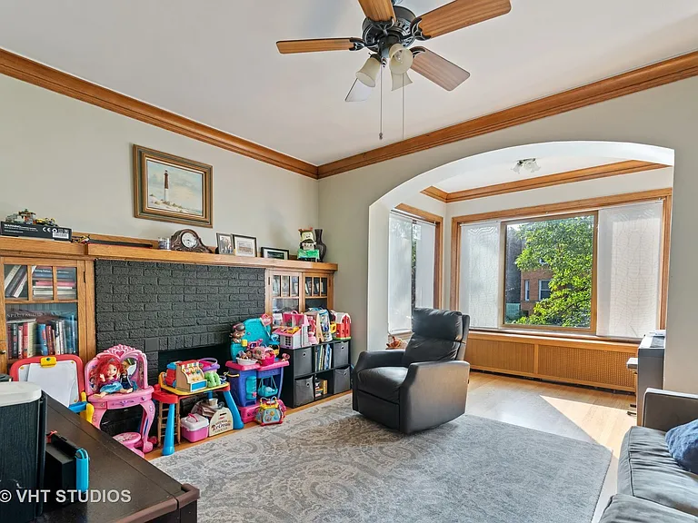 4229 N Leavitt St #1 — Photo 6
