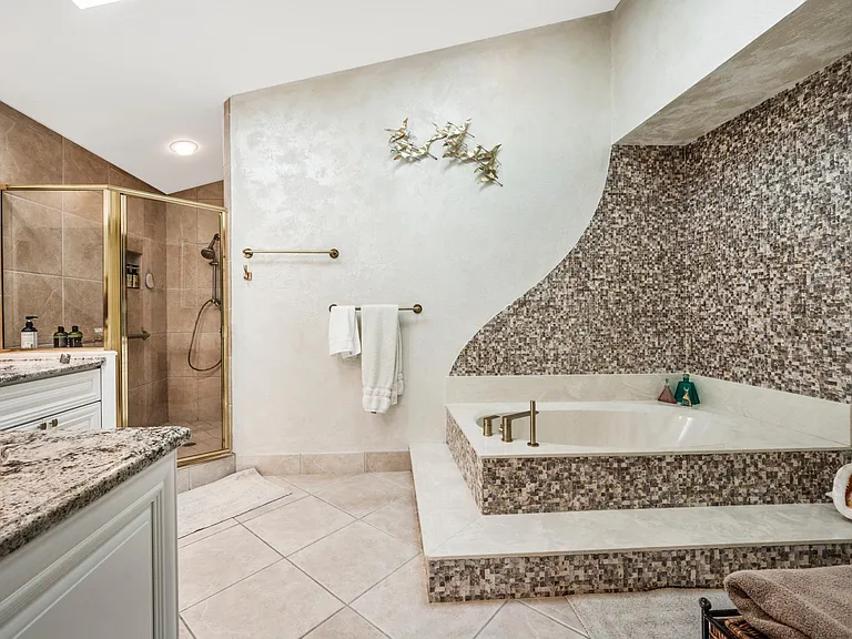 481 Crestwood Ln — Photo 20