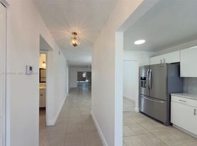 609 S State Road 7, Margate, FL