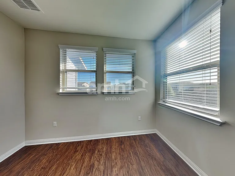 8013 Turnberry Ln — Photo 15