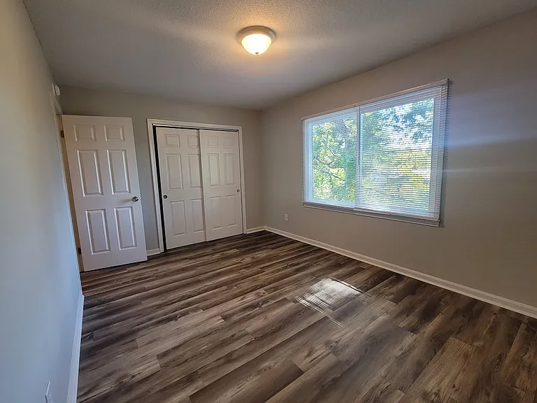 105 Plaza Oaks Rd #11 — Photo 6