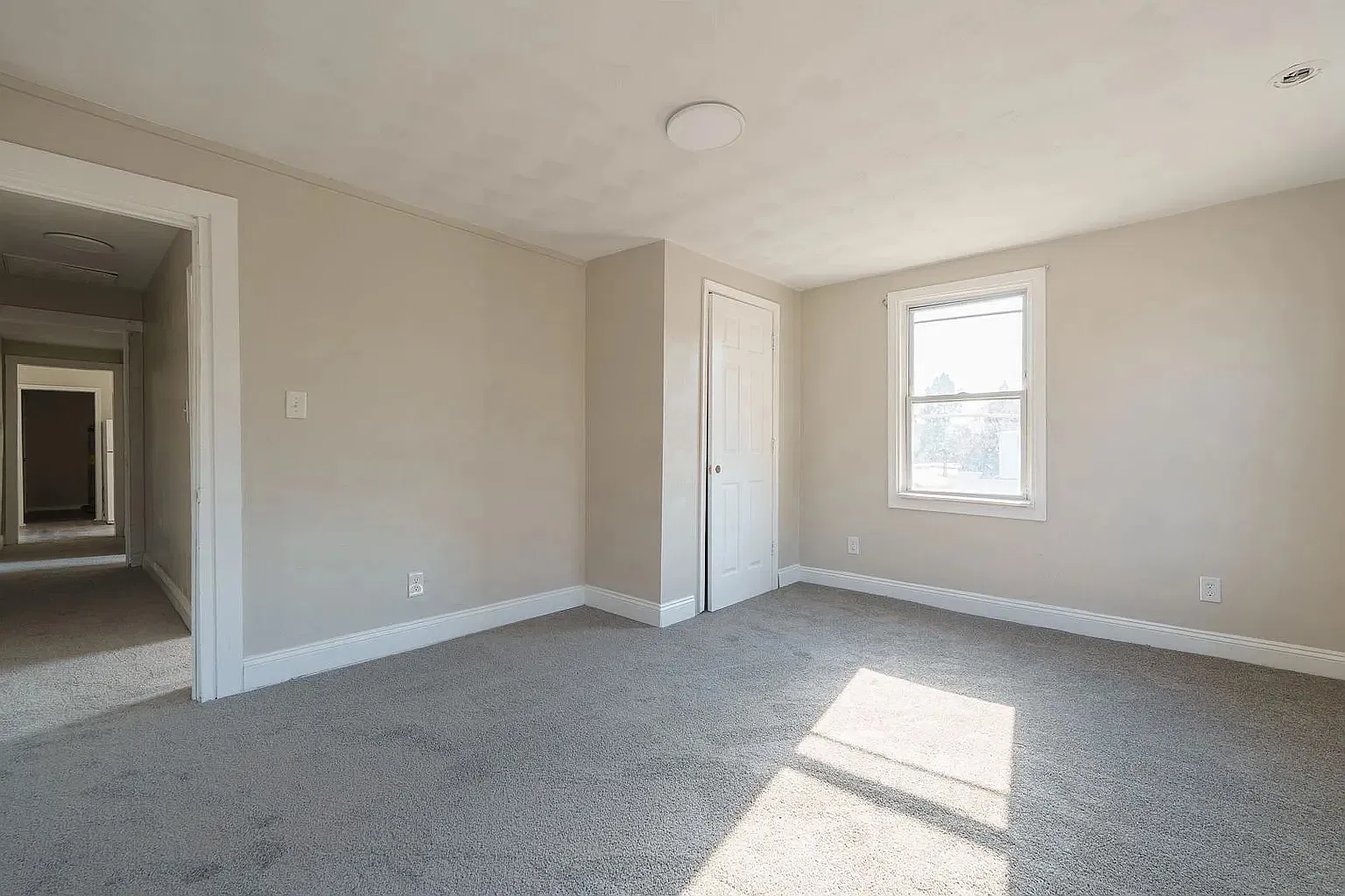 3 bed, 1100 sqft, $1,375 — Photo 1