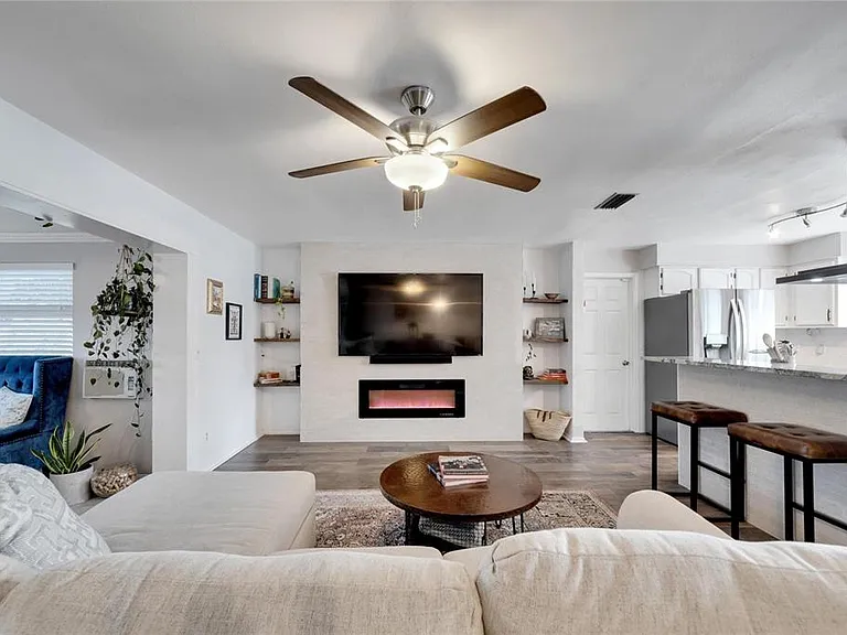 2138 Timber Ln — Photo 9