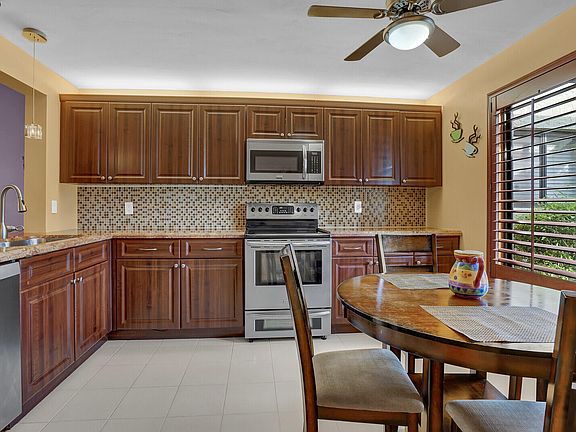 4th image of 5673 Fairway Park Drive #102