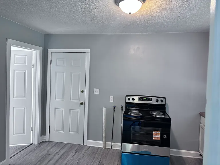 607 Martha Pl — Photo 11