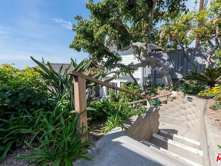 24942 Malibu Rd — Photo 3