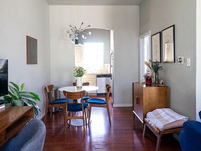 1818 N Fitzhugh Ave #8 — Photo 4