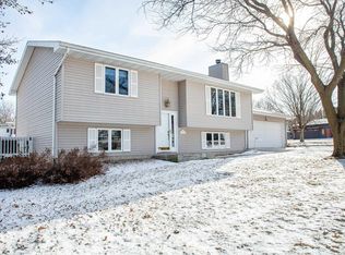 408 10th St, Grundy Center, IA 50638