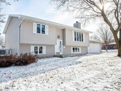 408 10th St, Grundy Center, IA, 50638