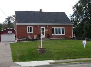 2174 Clarke Dr, Dubuque, IA 52001