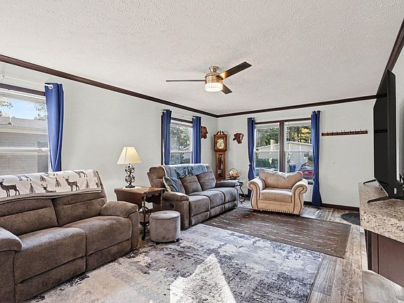 5th image of 13640 Oaktree Ct