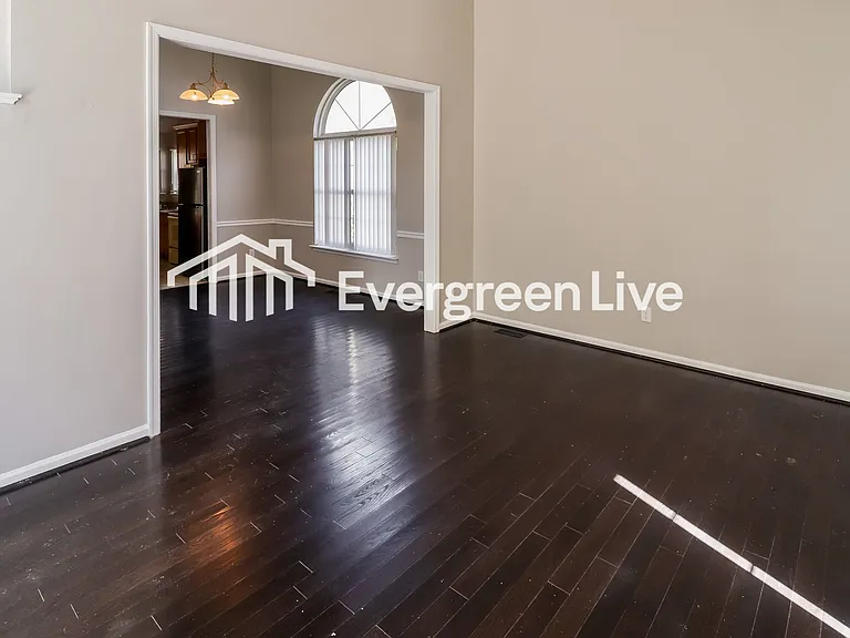 1204 Willow Creek Ct — Photo 4
