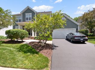 597 Cliffwood Ln, Gurnee, IL 60031