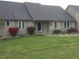 1048 S Hills Dr, Howell, MI 48843