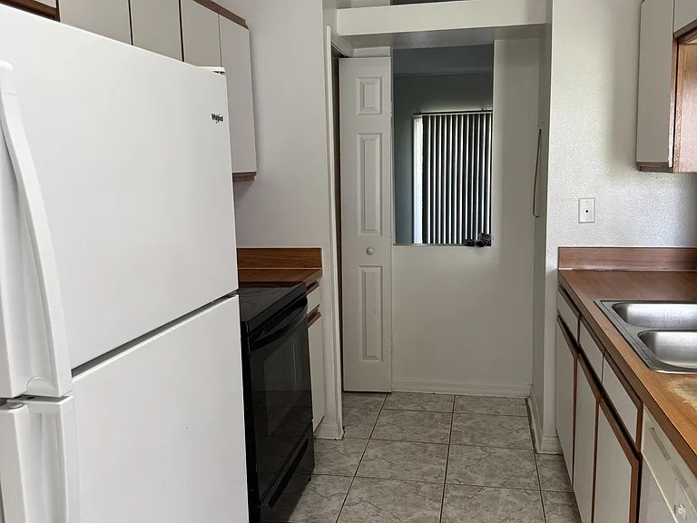 674 Royalty Ct #1 — Photo 8