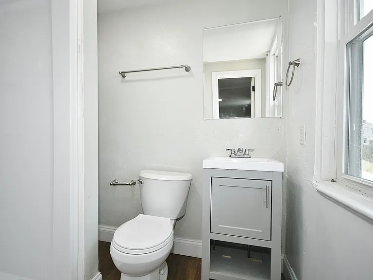 1103 Crosby St #1 — Photo 6