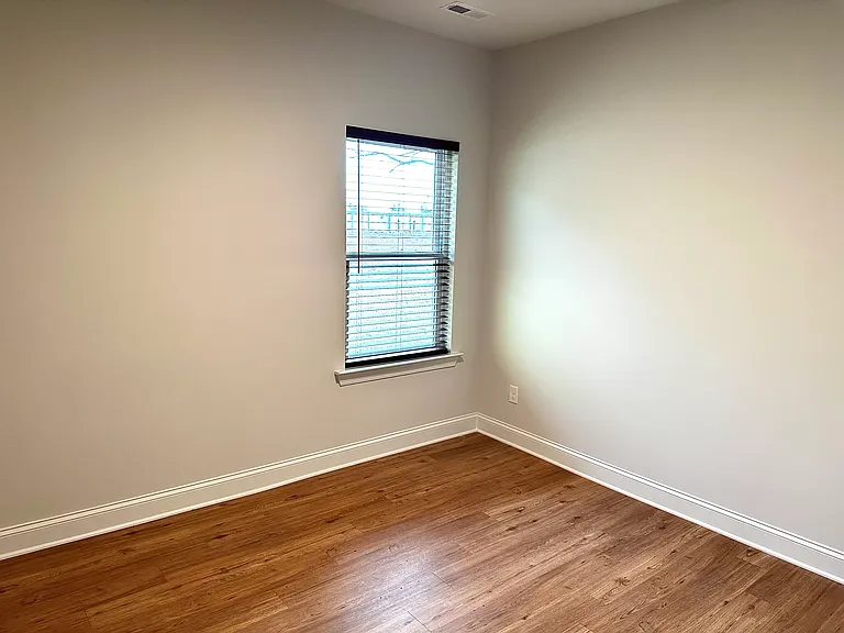 525 N Linwood Ave — Photo 29