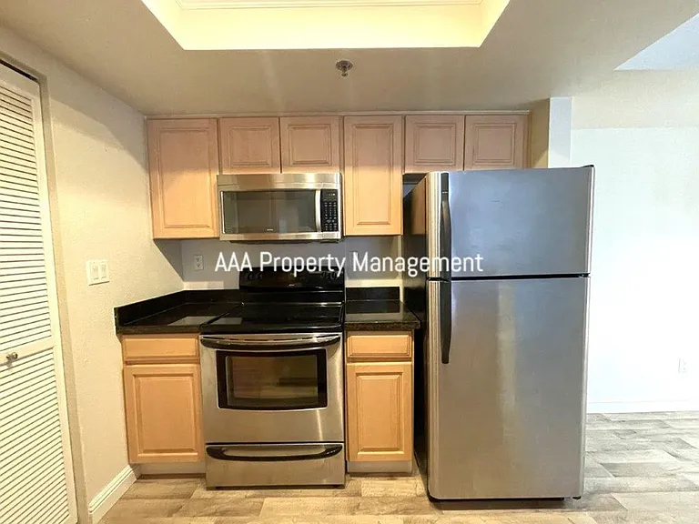 2530 Oak Rd #204 — Photo 6