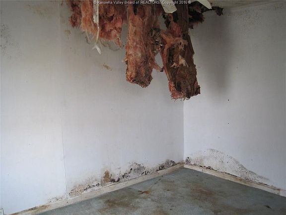 4th image of 623 Crestlyn Dr