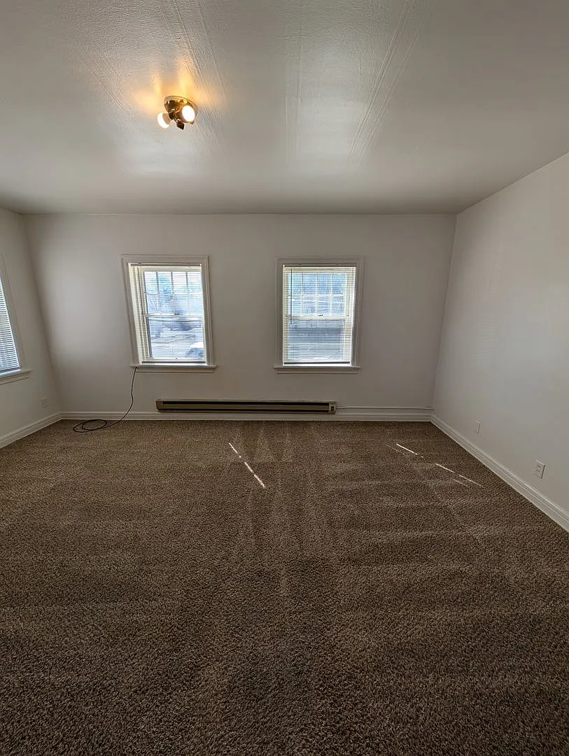 446 W Whitman — Photo 4