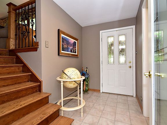 3rd image of 23W021 Tamarack Dr