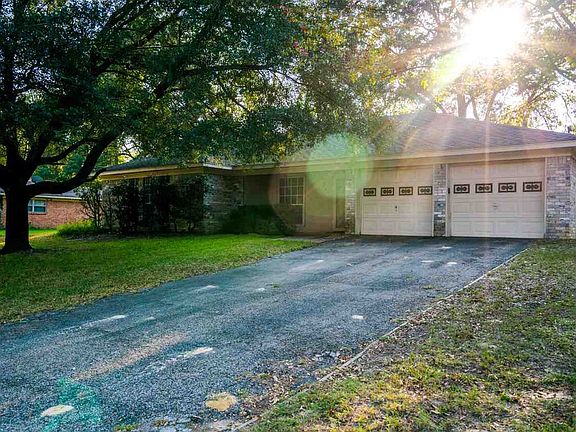 2nd image of 975 Melinda Ln