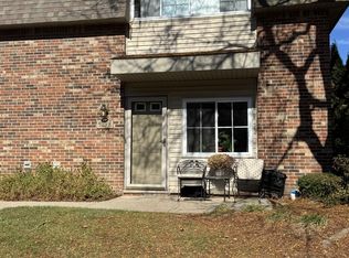 529 Longshore Dr APT A, Ann Arbor, MI 48105