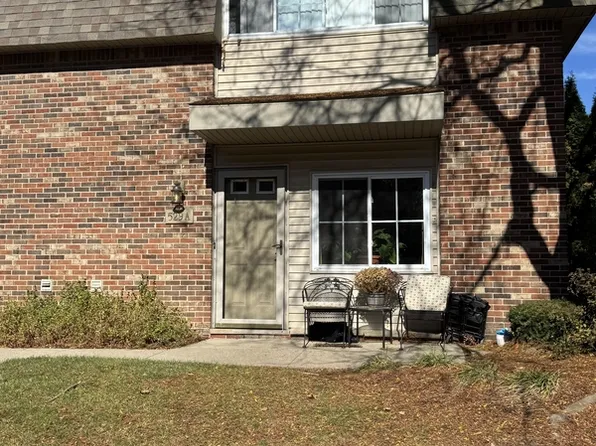 529 Longshore Dr APT A, Ann Arbor, MI 48105